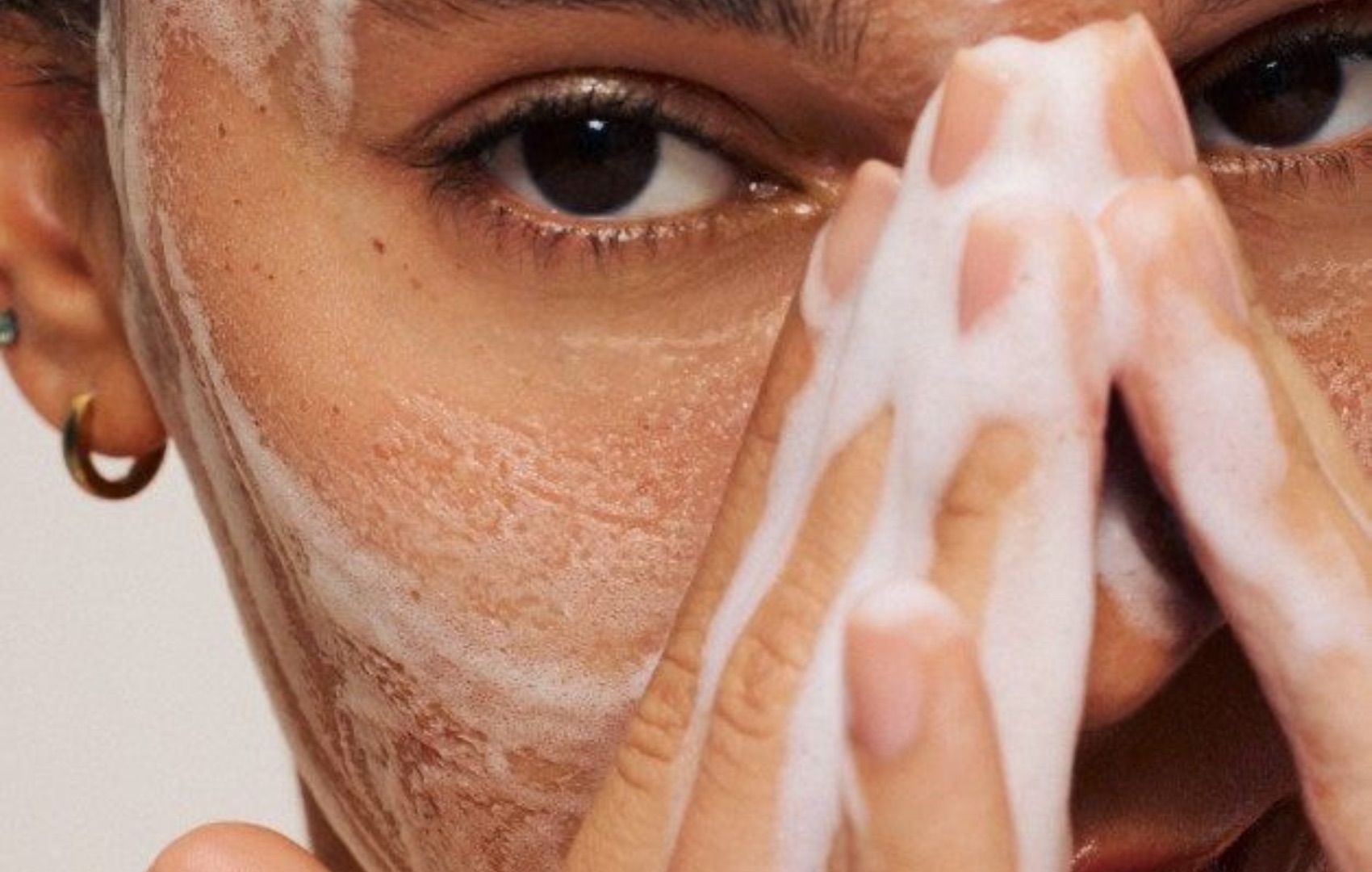 Faut-il se laver le visage matin et soir ?